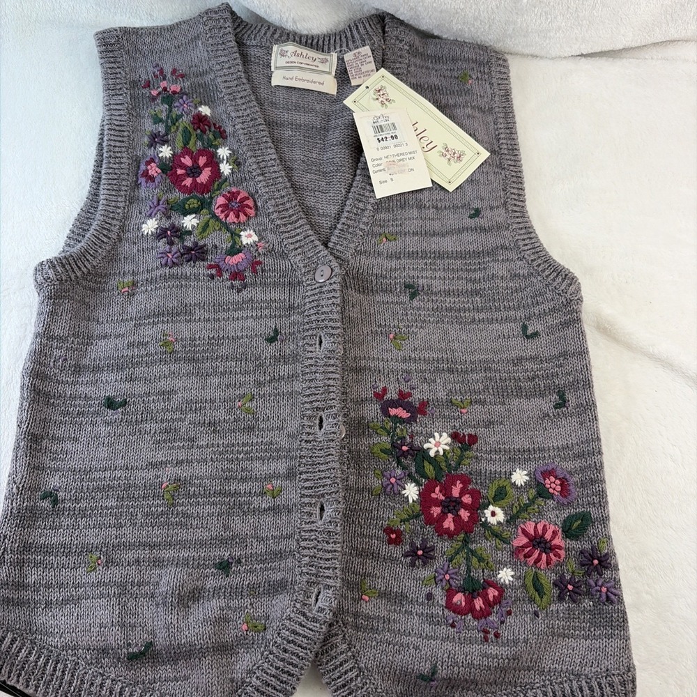 Vintage Ashley Hand Embroidered Floral Sweater Vest Gray S/P Granny Cottagecore‎